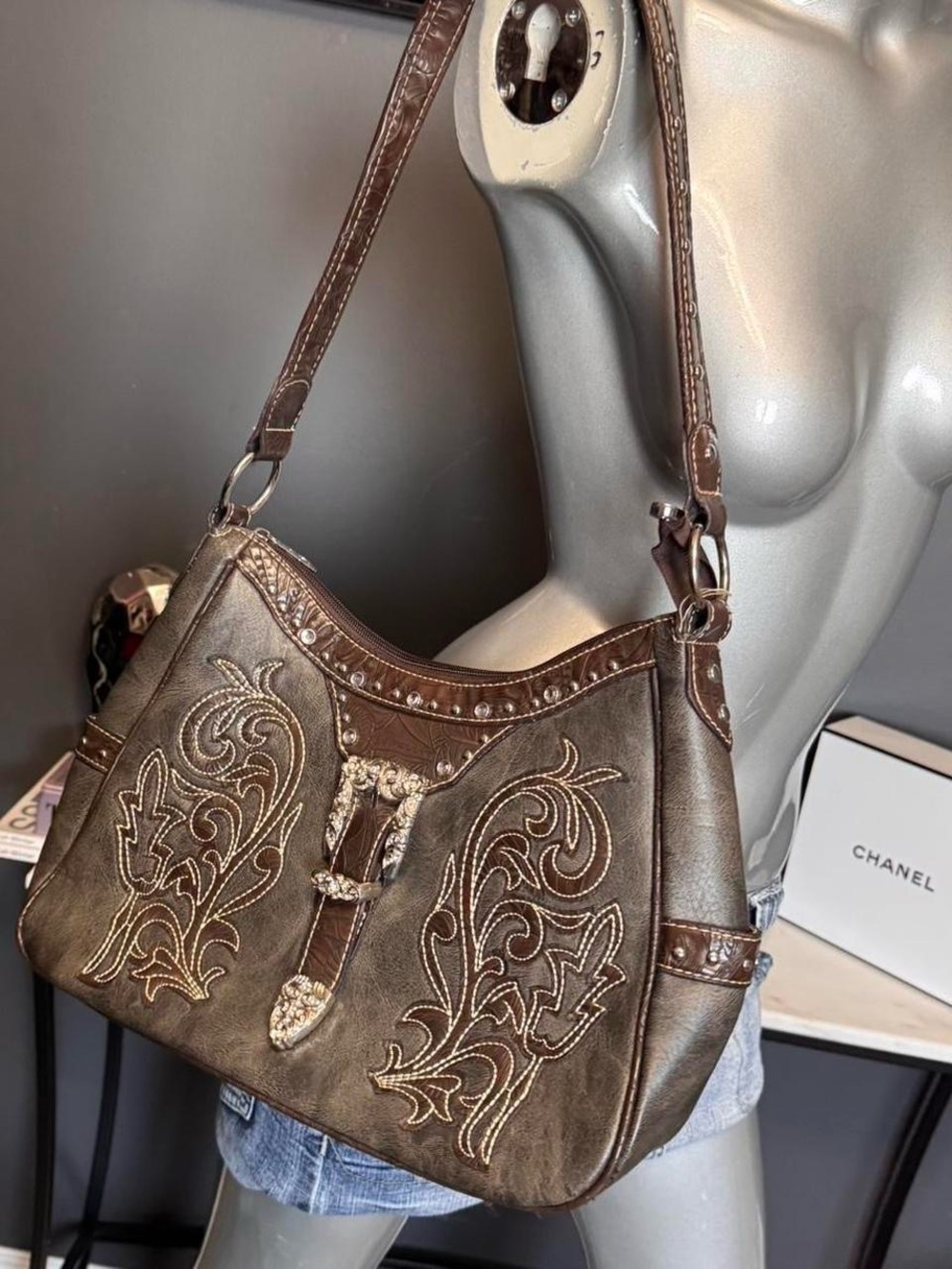 ❌SOLD❌Western Y2K Brown Purse W rhinestone buckle and floral embroidery - Picture 2 of 8